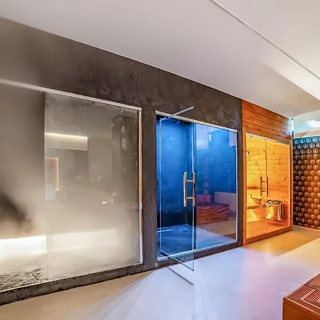 Boutique 7 Bedrooms - Pool, Garden & Parking - Happy