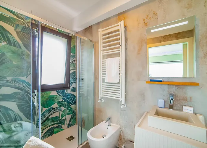 Alternative With Pool&spa Relax